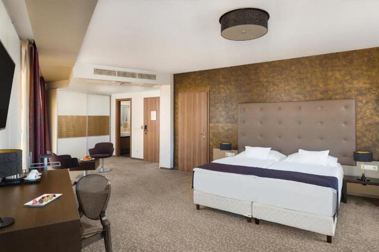 Corso Hotel Печ Экстерьер фото