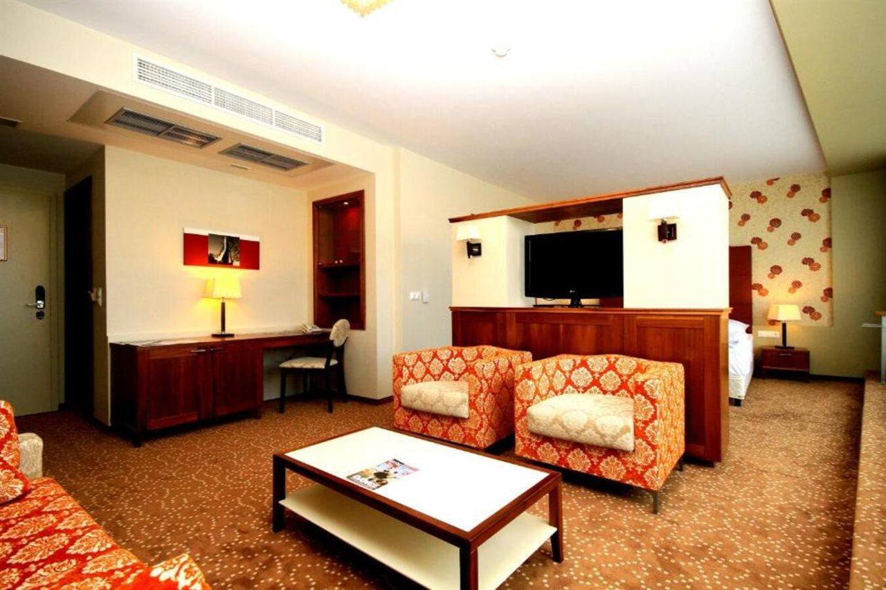 Corso Hotel Печ Экстерьер фото