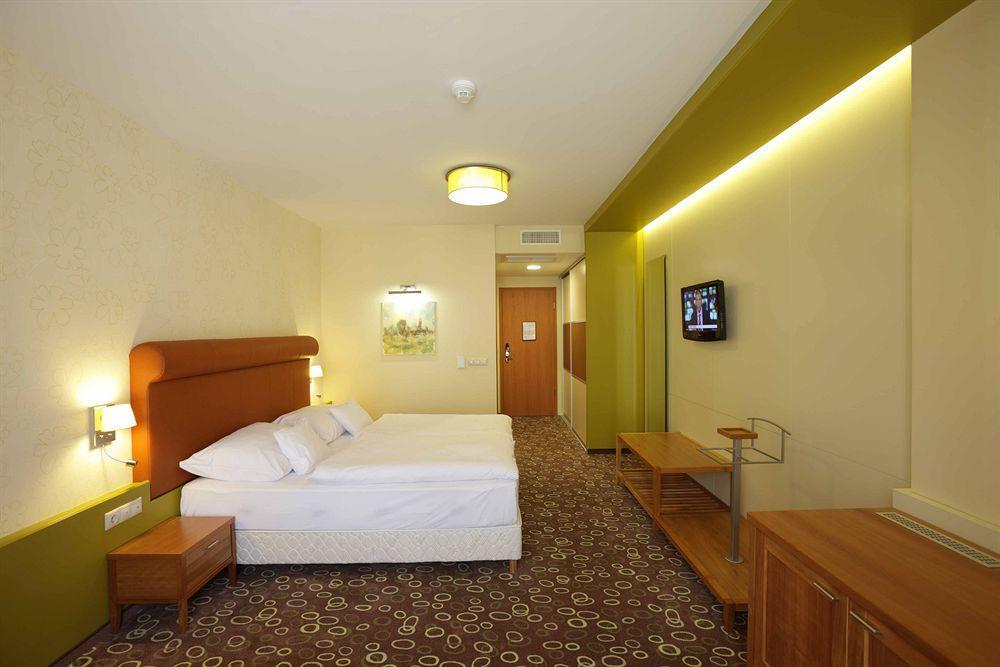 Corso Hotel Печ Экстерьер фото
