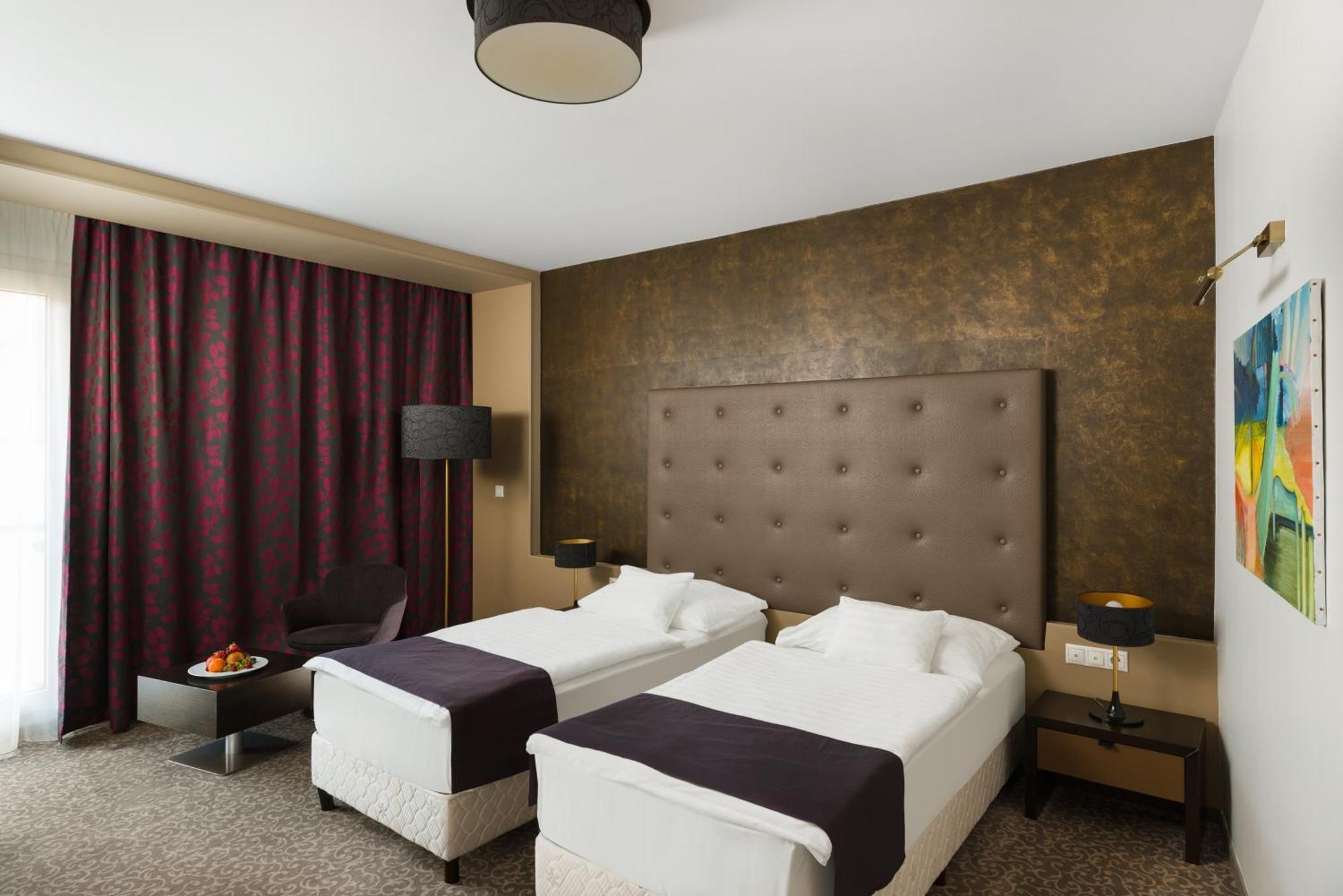 Corso Hotel Печ Экстерьер фото