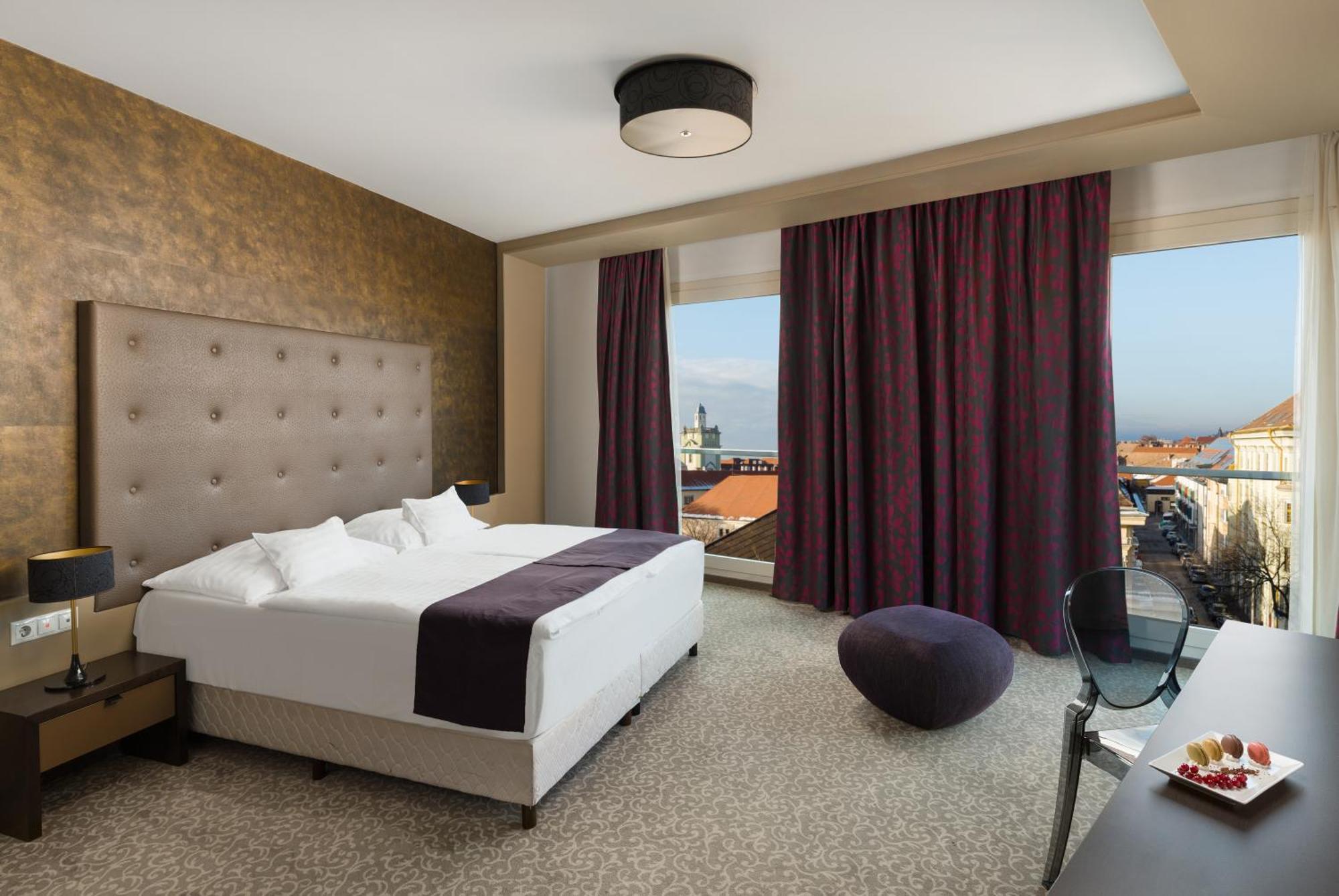Corso Hotel Печ Экстерьер фото