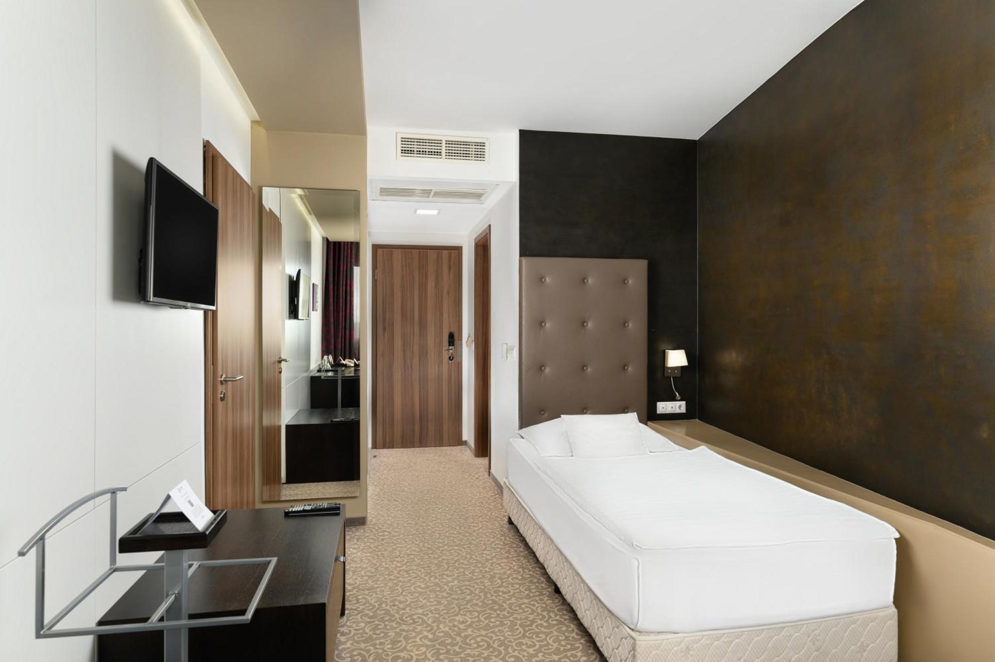 Corso Hotel Печ Экстерьер фото