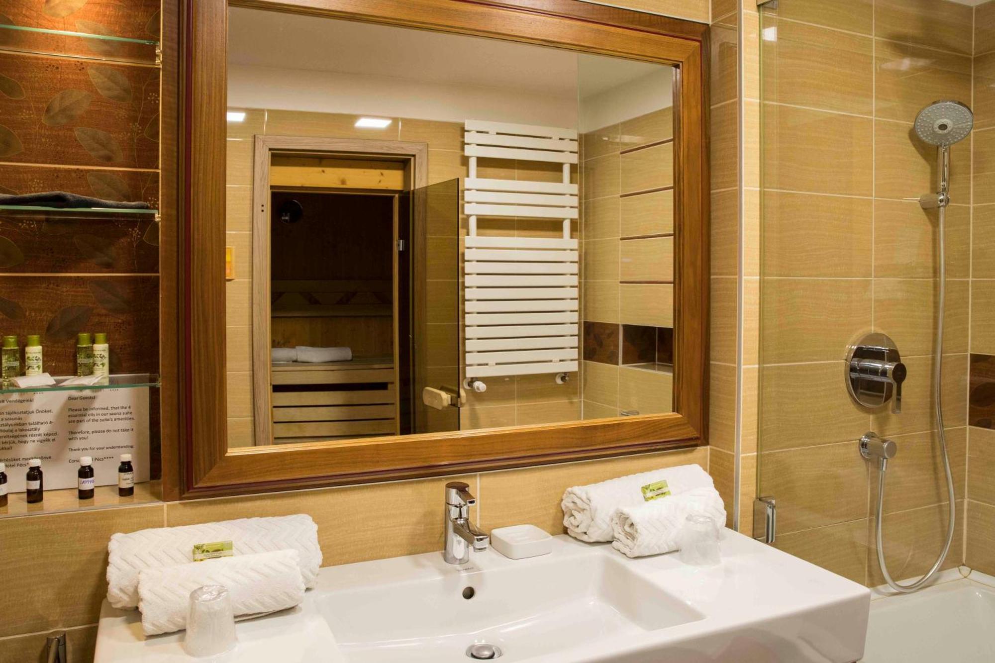 Corso Hotel Печ Экстерьер фото