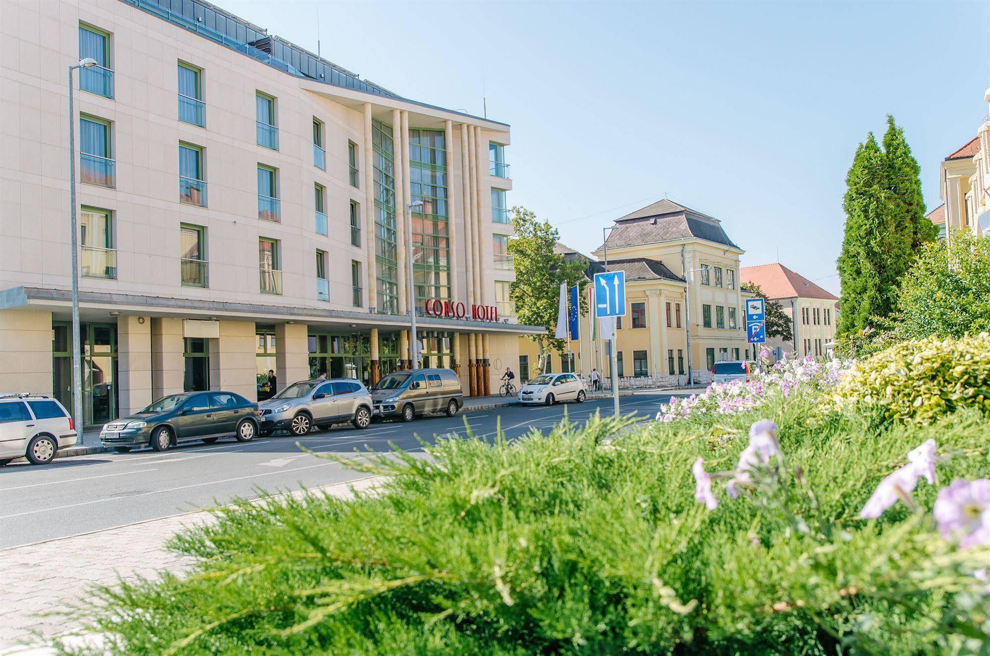 Corso Hotel Печ Экстерьер фото